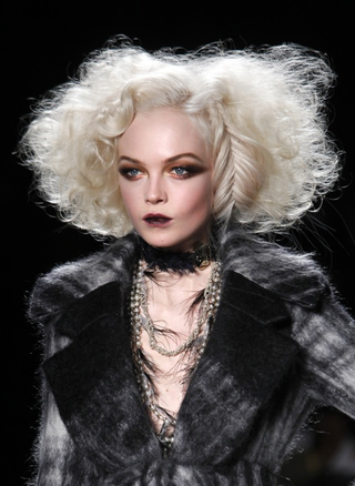 Illustration for article titled How Hipster Gray Hair Became A Vogue-Endorsed Look